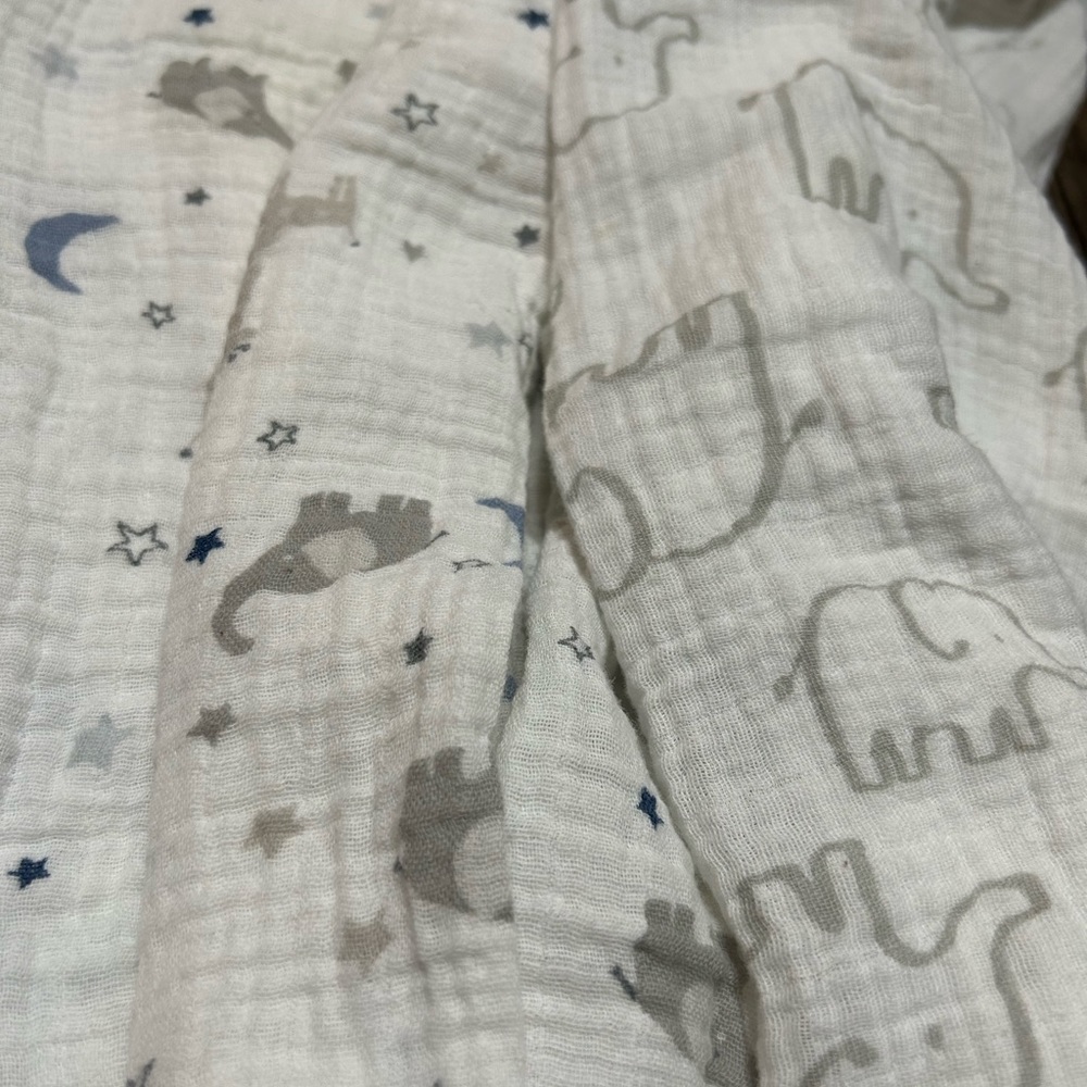 Elephant/Giraffe Moon and Stars Themed Muslin Blankets
